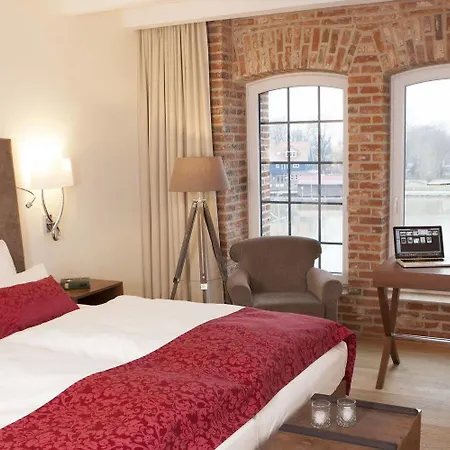 Hafenspeicher Hotel 4*